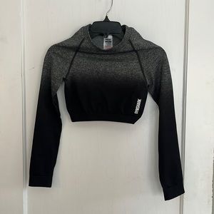Gymshark long sleeved cropped top. Size S
